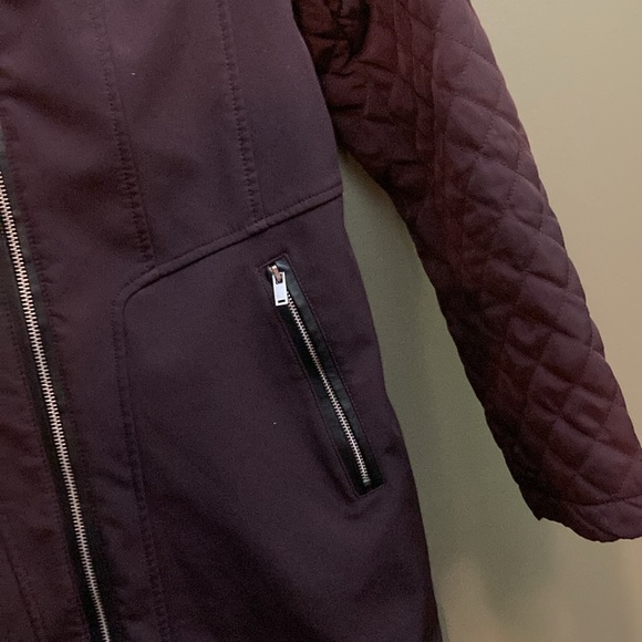 Reitmans purple hooded jacket with pockets and quilted sleeves. - Picture 3 of 10